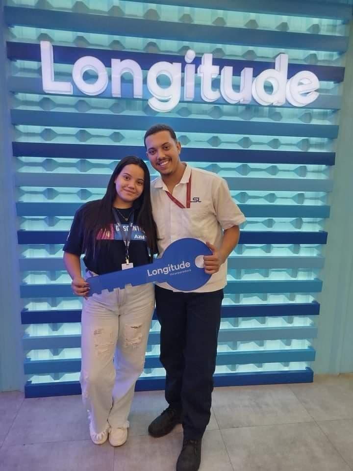 Cliente recebendo a chave no Longitude com a corretora Erimar